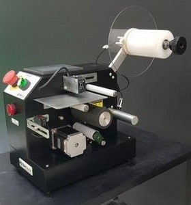 Máquina de etiqueta adesiva